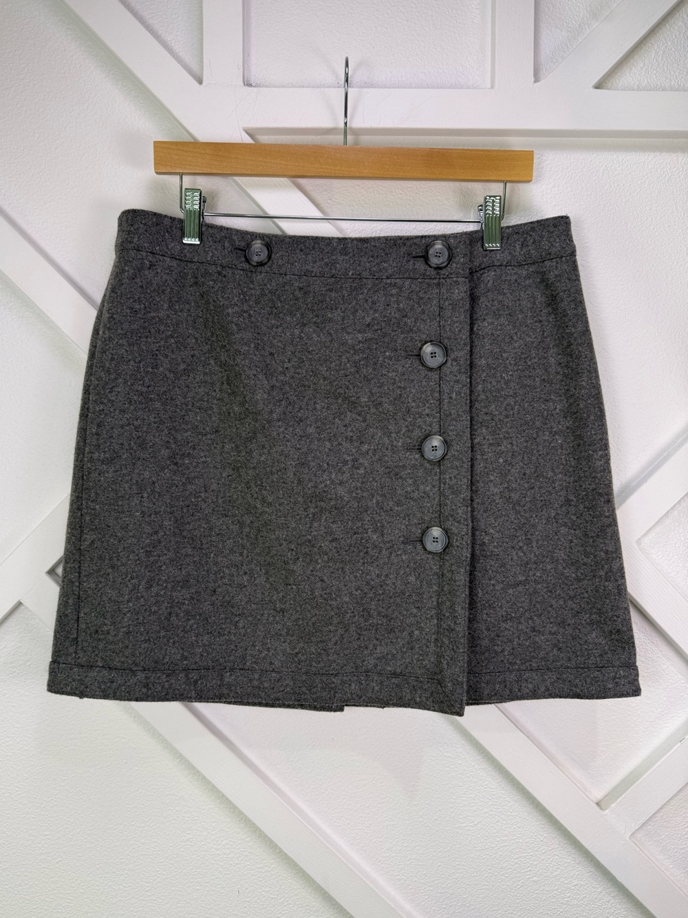 Ann Taylor LOFT Wool Blend Gray Button Front Wrap Mini Skirt Size 12 Academia